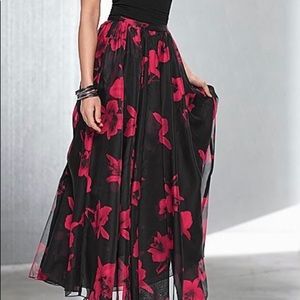 VENUS black and red flowy maxi skirt